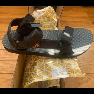 NIB Teva Universal Sandal Black sz 9
